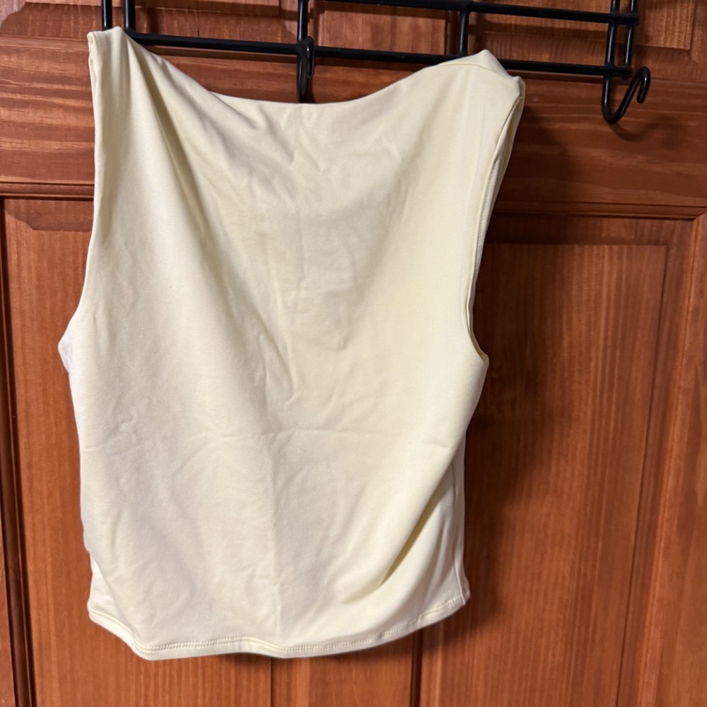 Yellow top - Picture 2 of 2